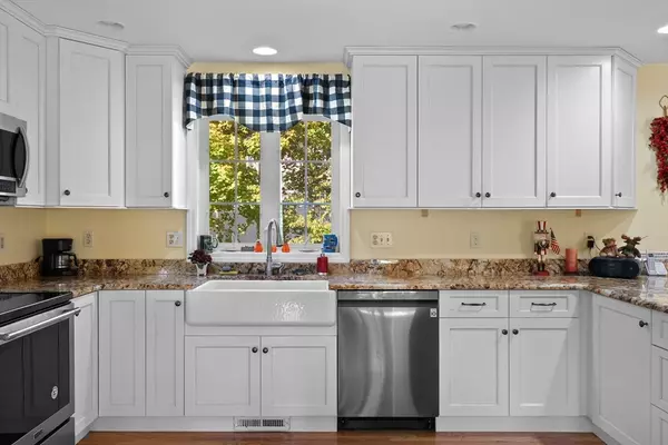 Salem, NH 03079,17 Meredith Rd