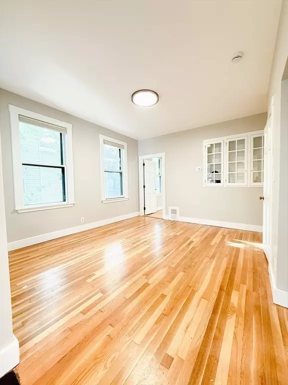 Cambridge, MA 02478,36 Myrtle Ave. #2