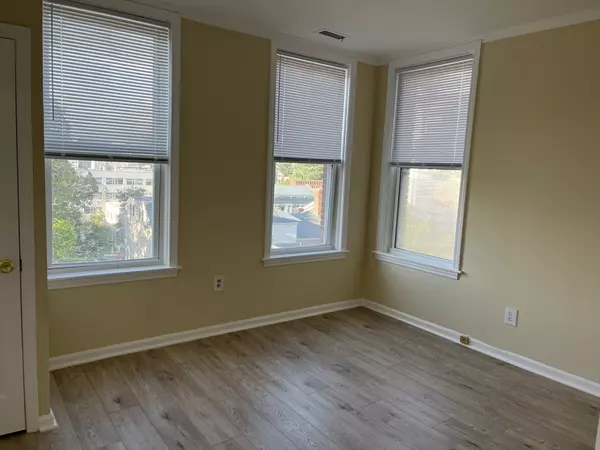 Worcester, MA 01609,5 State Street #4f