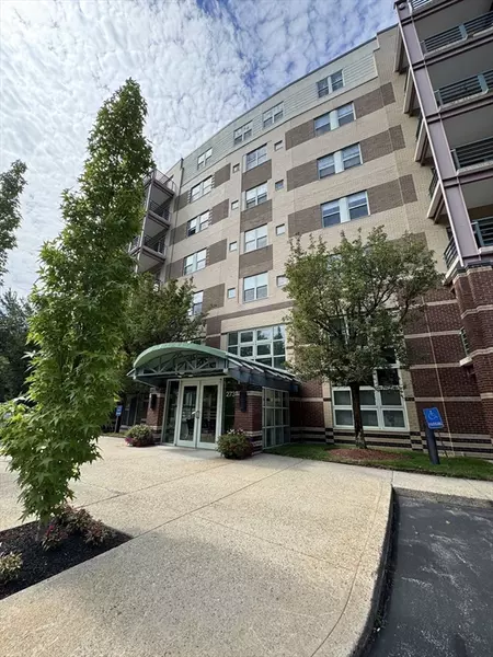 273 Cambridge Rd #202, Woburn, MA 01801