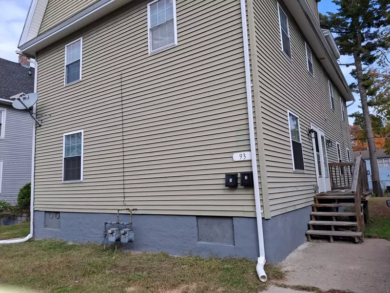 93 Dawes St, Springfield, MA 01109