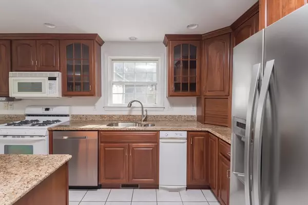 Whitman, MA 02382,4 Locust Hill Ln