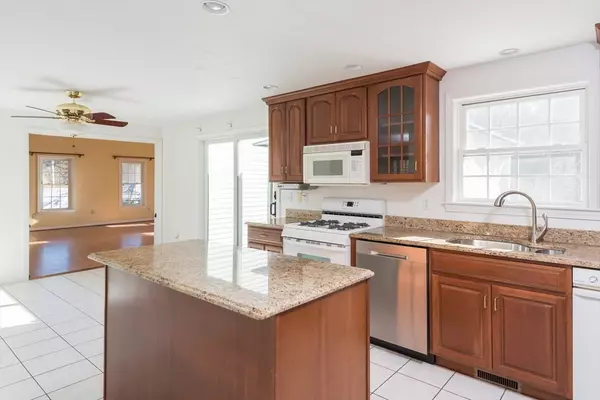 Whitman, MA 02382,4 Locust Hill Ln