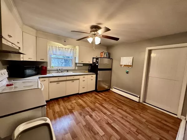 Paxton, MA 01612,11 Grove St