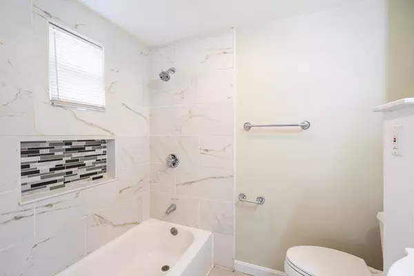 Lowell, MA 01852,716 Lawrence St. #2