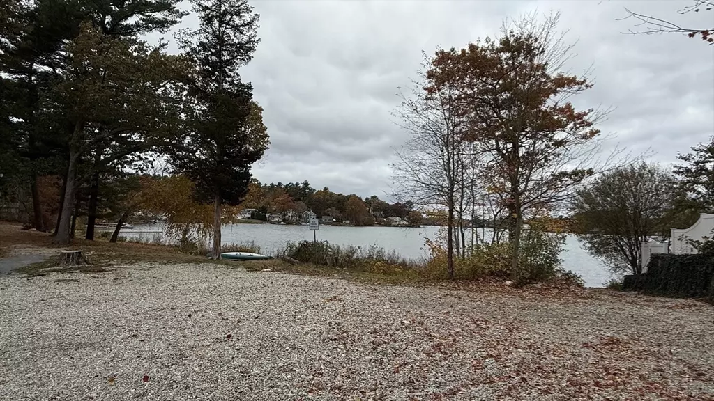 Pembroke, MA 02359,10 Fir Rd