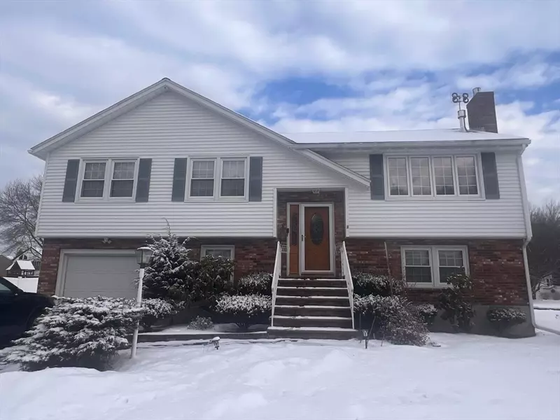 1 Sparhawk Cir #1, Stoneham, MA 02180