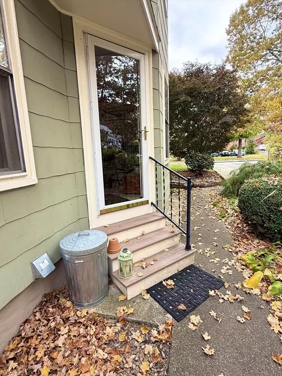 Webster, MA 01570,730 School St