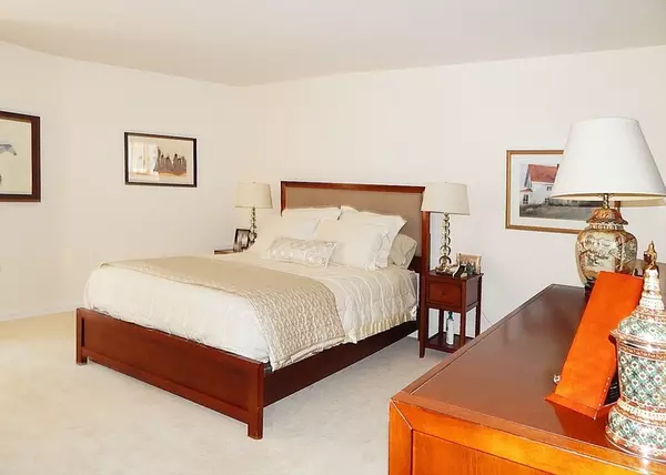 Cambridge, MA 02142,10 Rogers #203