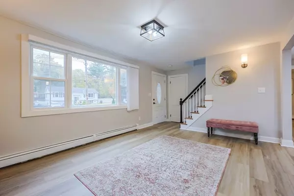 Walpole, MA 02081,66 Oak St