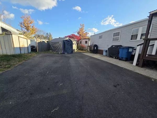 Ludlow, MA 01056,350 West St #19A