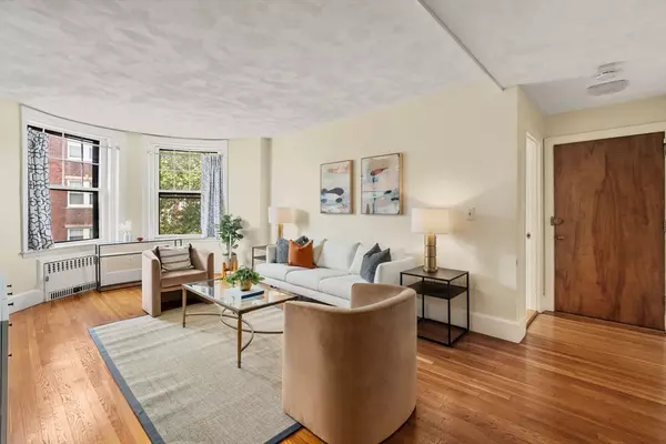 Brookline, MA 02446,37 Saint Paul St #3