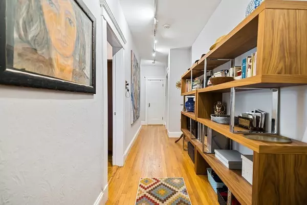 Cambridge, MA 02138,38 Linnaean #8