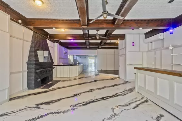 Provincetown, MA 02657,265 Commercial Street