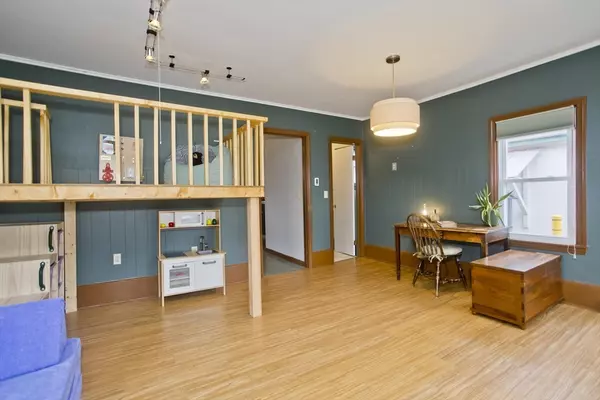 Williamsburg, MA 01096,3 North Main St