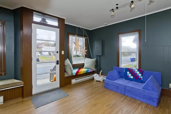 Williamsburg, MA 01096,3 North Main St