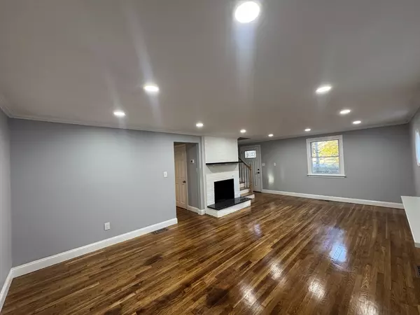 Marshfield, MA 02050,713 Webster St