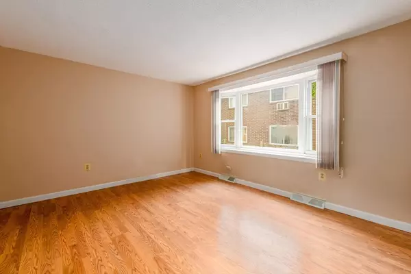 Lowell, MA 01850,126 Willard St #J