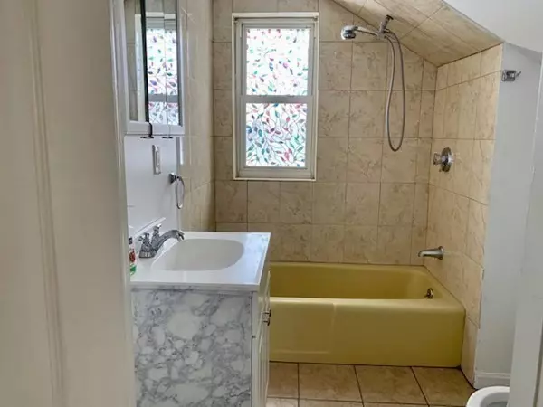 Worcester, MA 01605,8 Boylston #2R