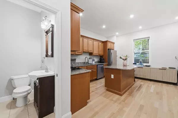 Somerville, MA 02144,77 North St #77