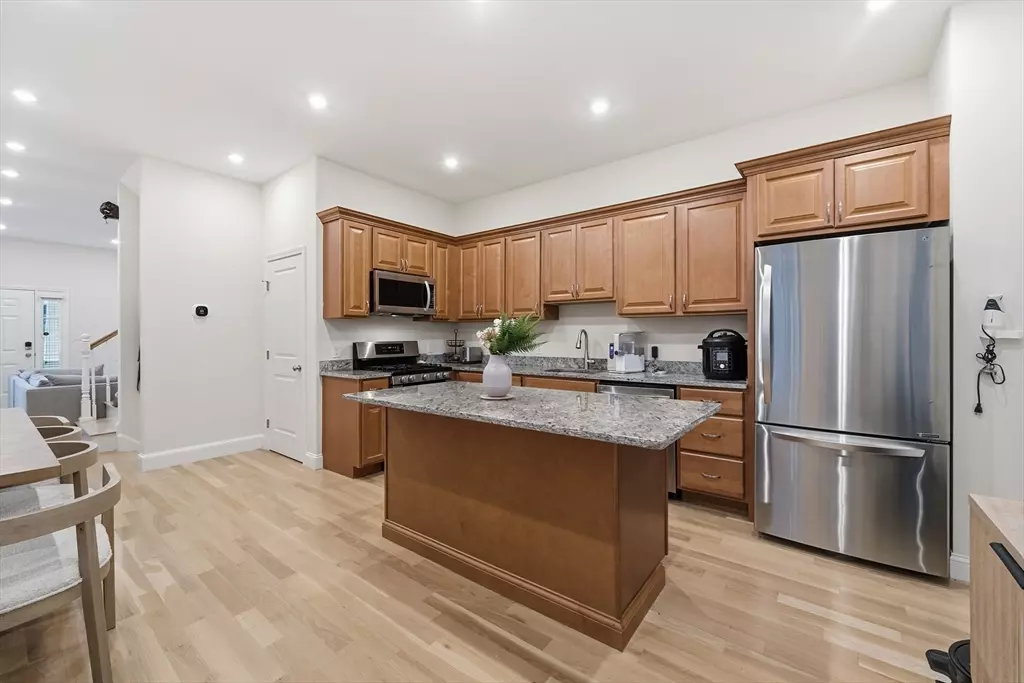 Somerville, MA 02144,77 North St #77