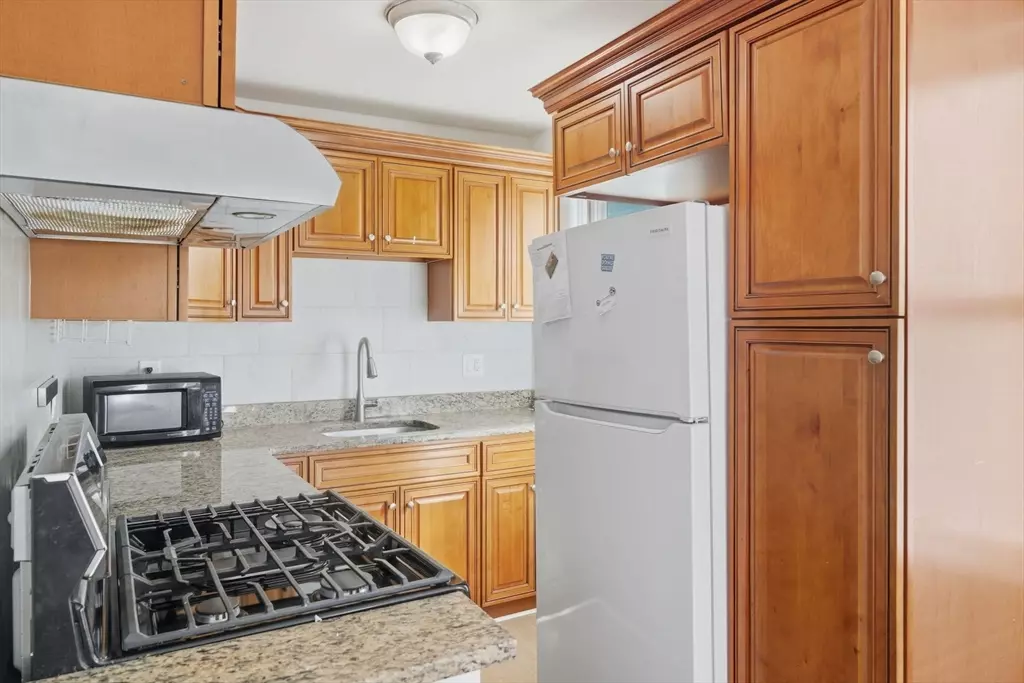 Cambridge, MA 02139,281 River St #3