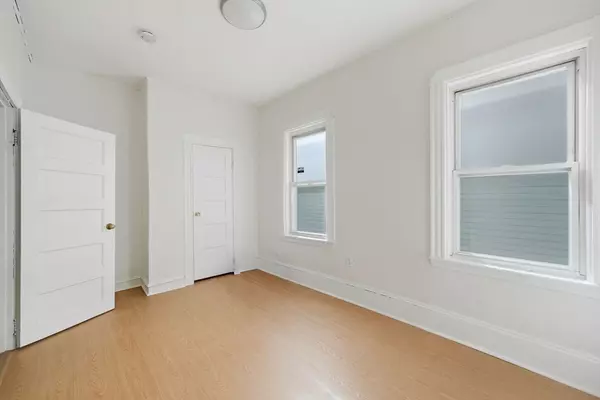 Cambridge, MA 02139,281 River St #3