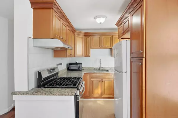 Cambridge, MA 02139,281 River St #3