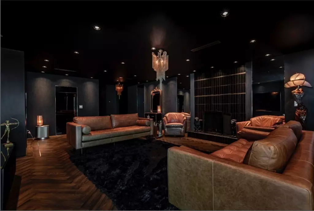 Easton, MA 02375,15 Scotchdam Rd.