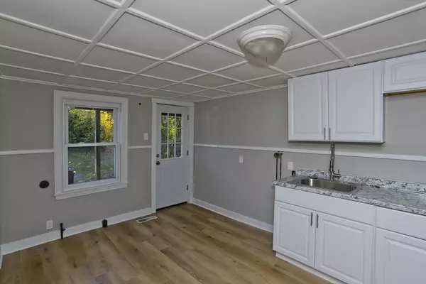 Westfield, MA 01085,52 Orange St