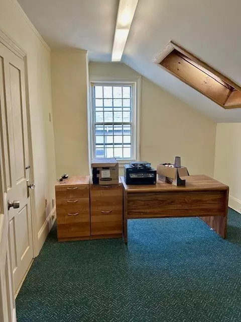 156 Eighth St, New Bedford, MA 02740