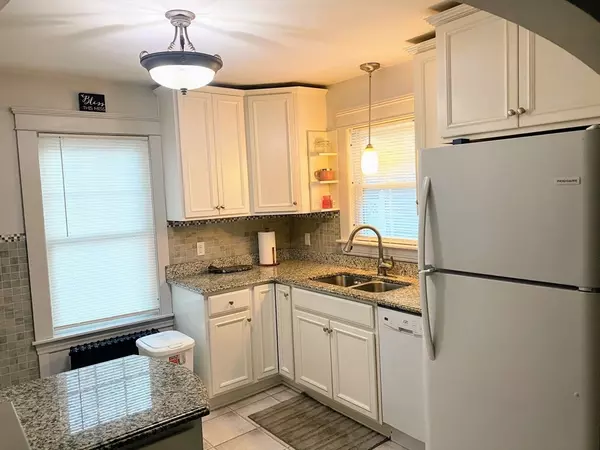 Dudley, MA 01571,4 Charlton Rd