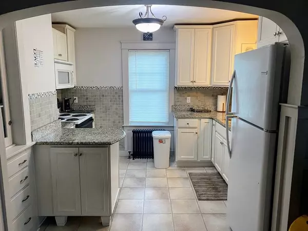 Dudley, MA 01571,4 Charlton Rd