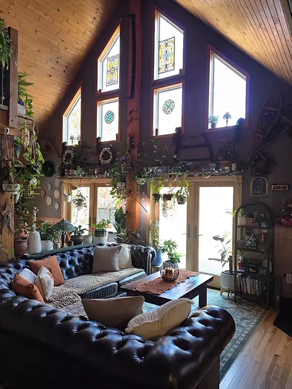 Chesterfield, MA 01096,5 Bofat Hill Rd