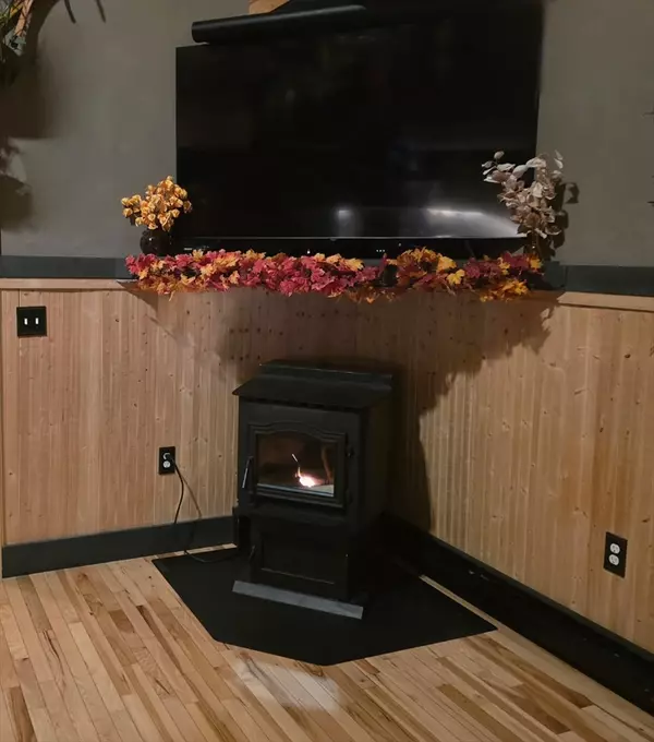 Chesterfield, MA 01096,5 Bofat Hill Rd