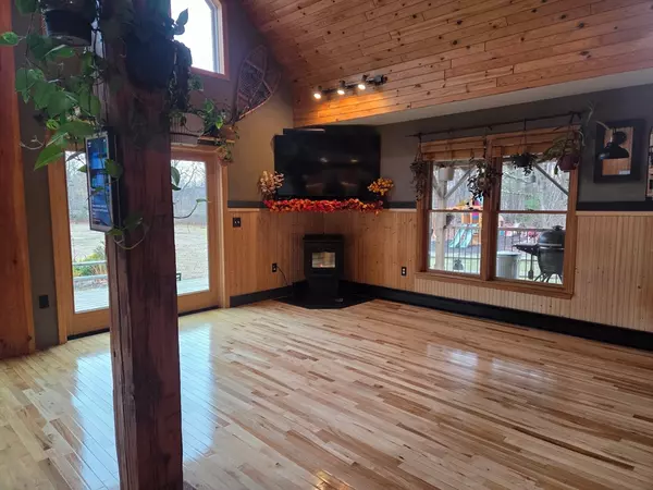 Chesterfield, MA 01096,5 Bofat Hill Rd