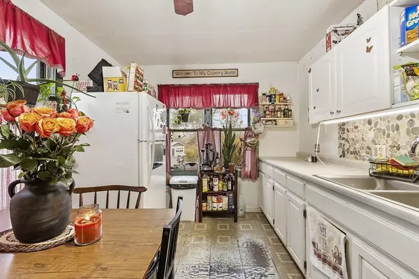 Athol, MA 01331,31 Kelton St