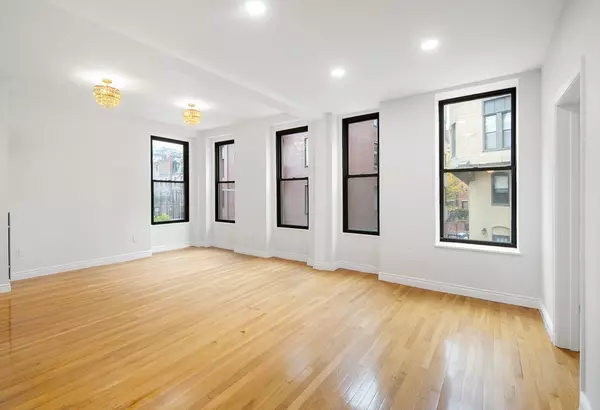 4 Charlesgate E #201, Boston, MA 02215