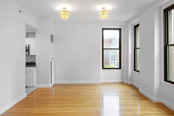 Boston, MA 02215,4 Charlesgate E #201