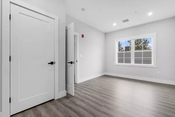 Fall River, MA 02721,889-895 Grinnell St. #7