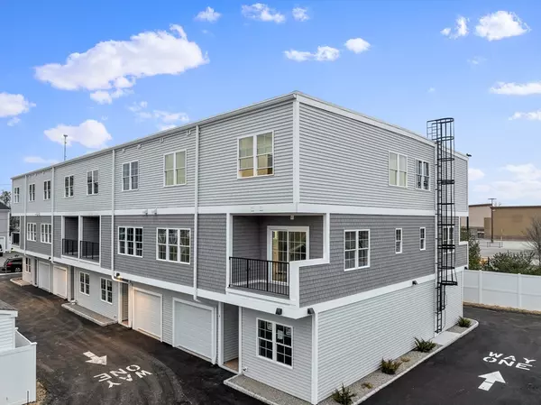 Fall River, MA 02721,889-895 Grinnell St. #7