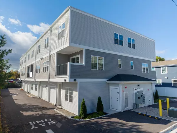 Fall River, MA 02721,889-895 Grinnell St. #7