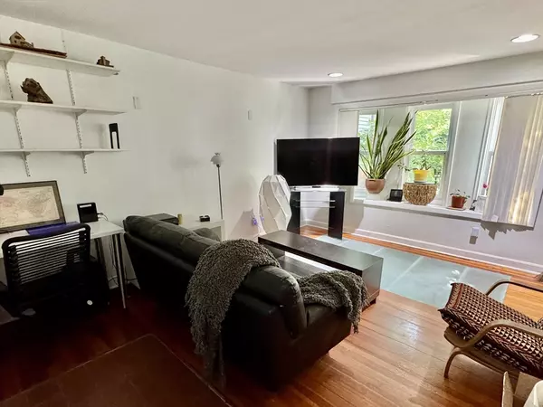 Cambridge, MA 02138,237 Mount Auburn St #237