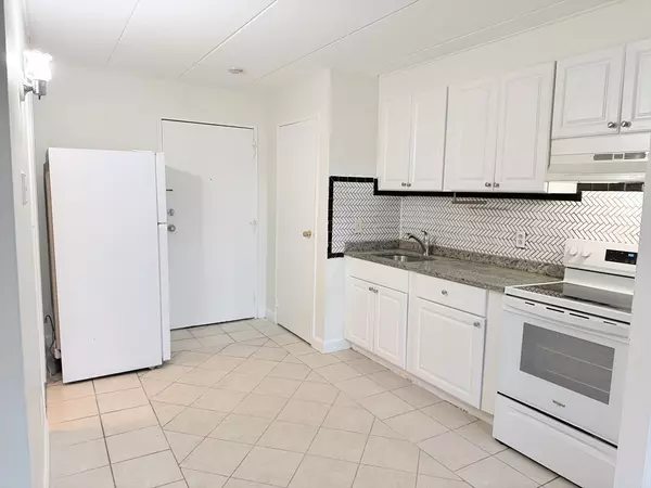 Framingham, MA 01702,126 Beavers Street #104