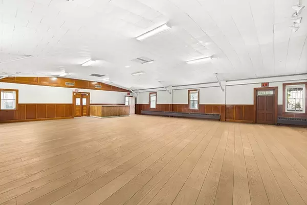 Winchester, MA 01890,18 Raymond Place