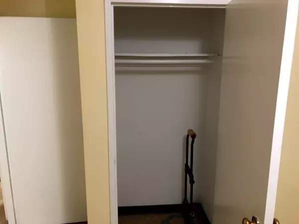 Bedford, MA 01730,15 Saran Ave #Room