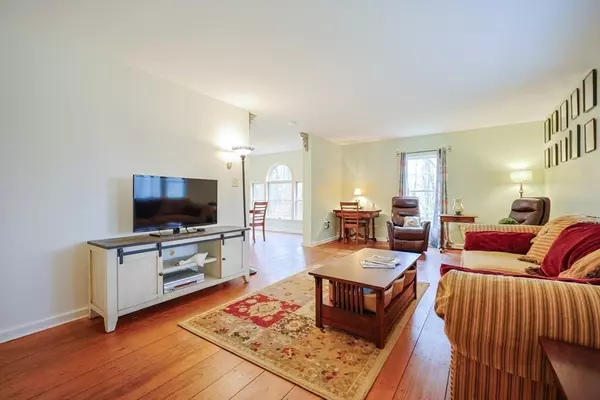 Oakham, MA 01068,1109 New Braintree Rd