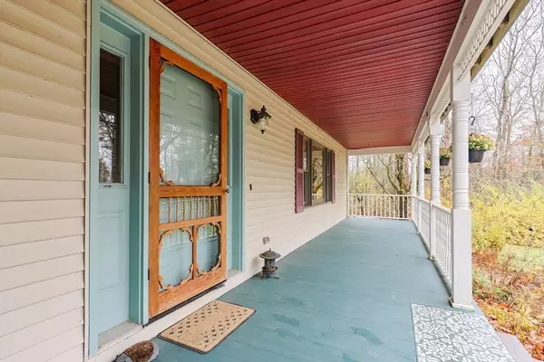 Oakham, MA 01068,1109 New Braintree Rd