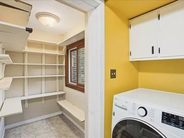 Sterling, MA 01564,15 N Cove Rd