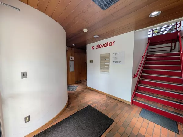 Melrose, MA 02176,830 Main St #1